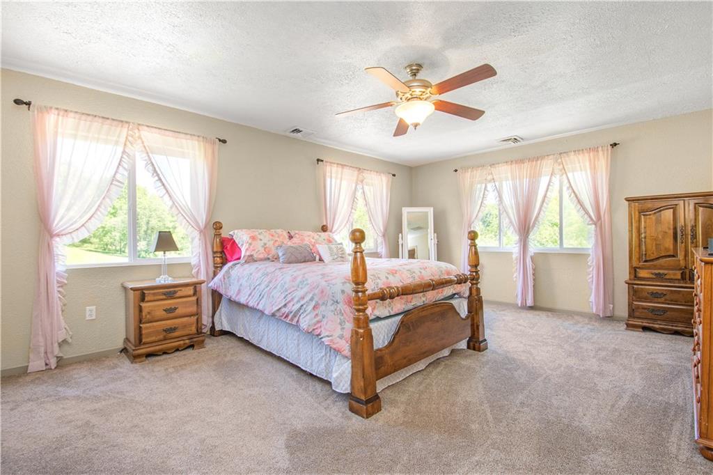 10 Swihart Road Canonsburg, PA 15317 - Photo 19 of 25 Large Master Bedroom!! Neutral plush carpeting~