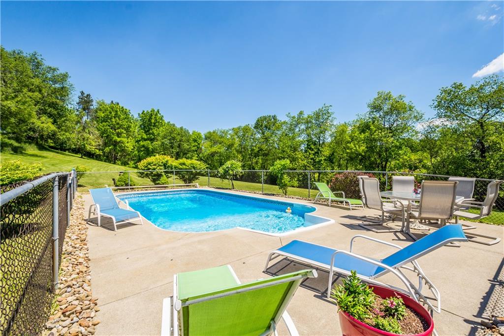 10 Swihart Road Canonsburg, PA 15317 - Photo 8 of 25 16x32 Built in Pool w/an 8 foot hopper~