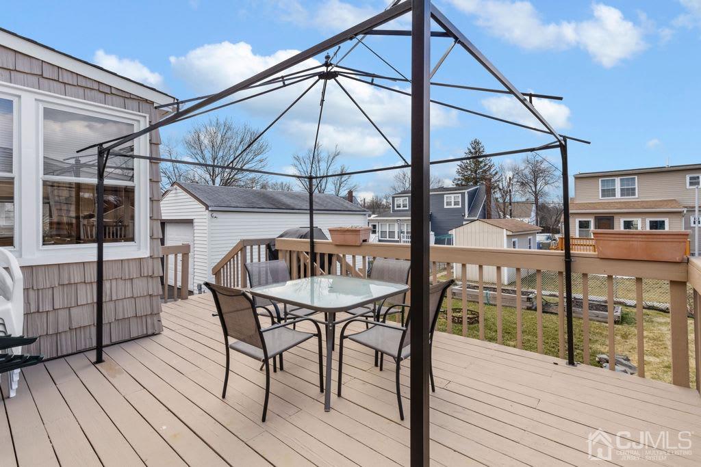 155 East Hill Road Colonia, NJ 07067 - Photo 25 of 37 a balcony with table and chairs