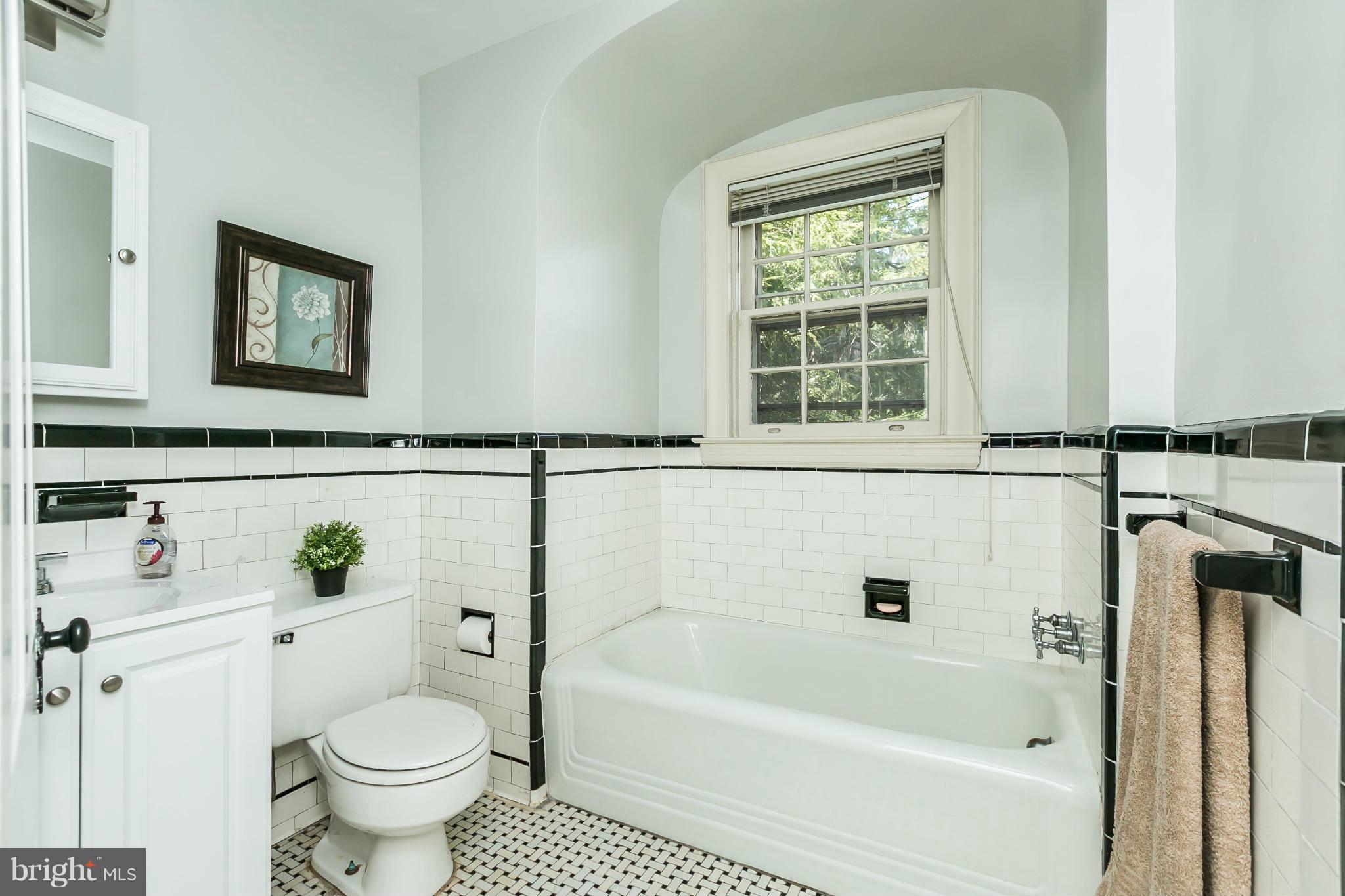 2417 Briarwood Road Baltimore, MD 21209 - Photo 17 of 30 Bath