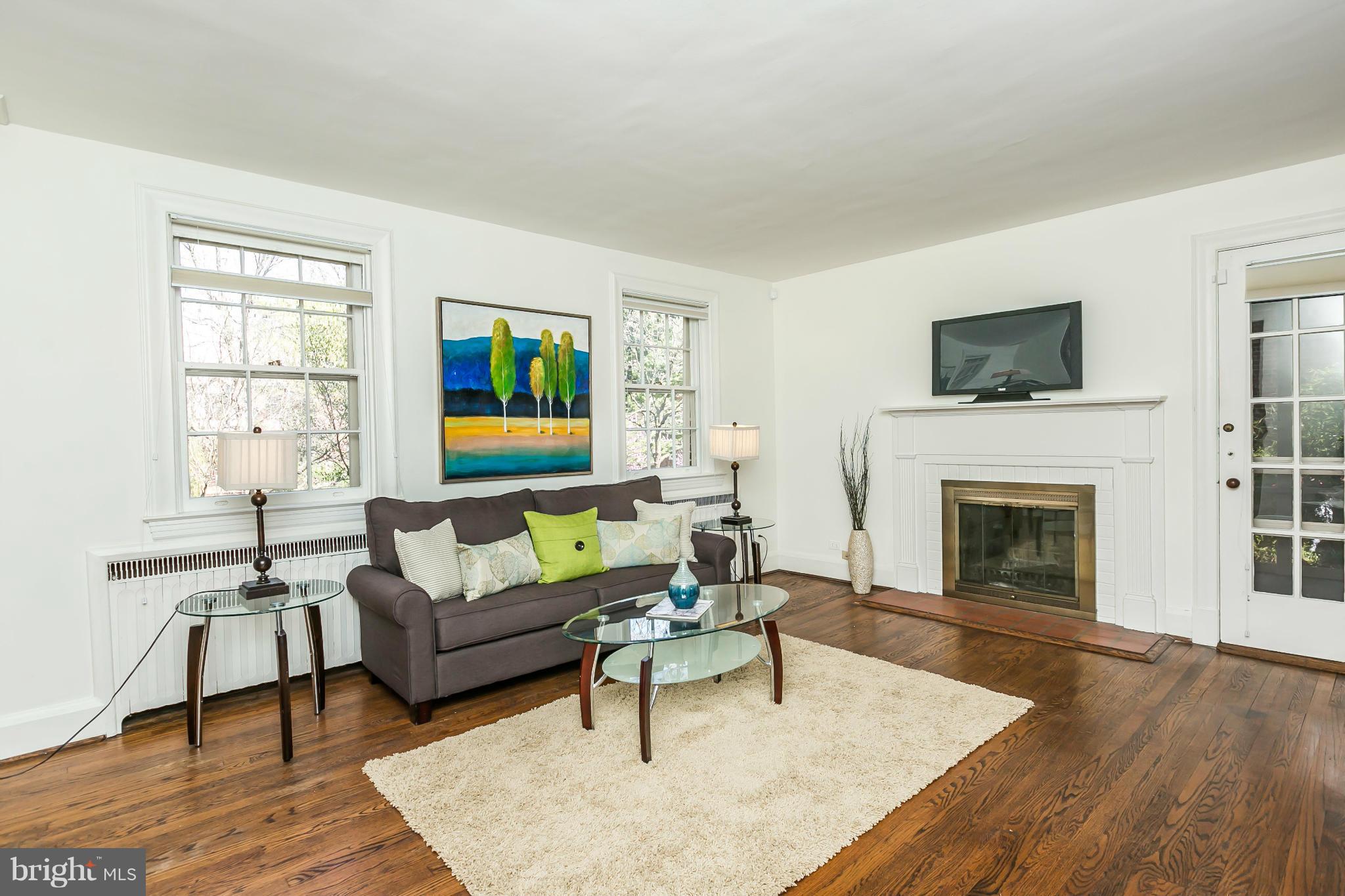 2417 Briarwood Road Baltimore, MD 21209 - Photo 3 of 30 Living Room