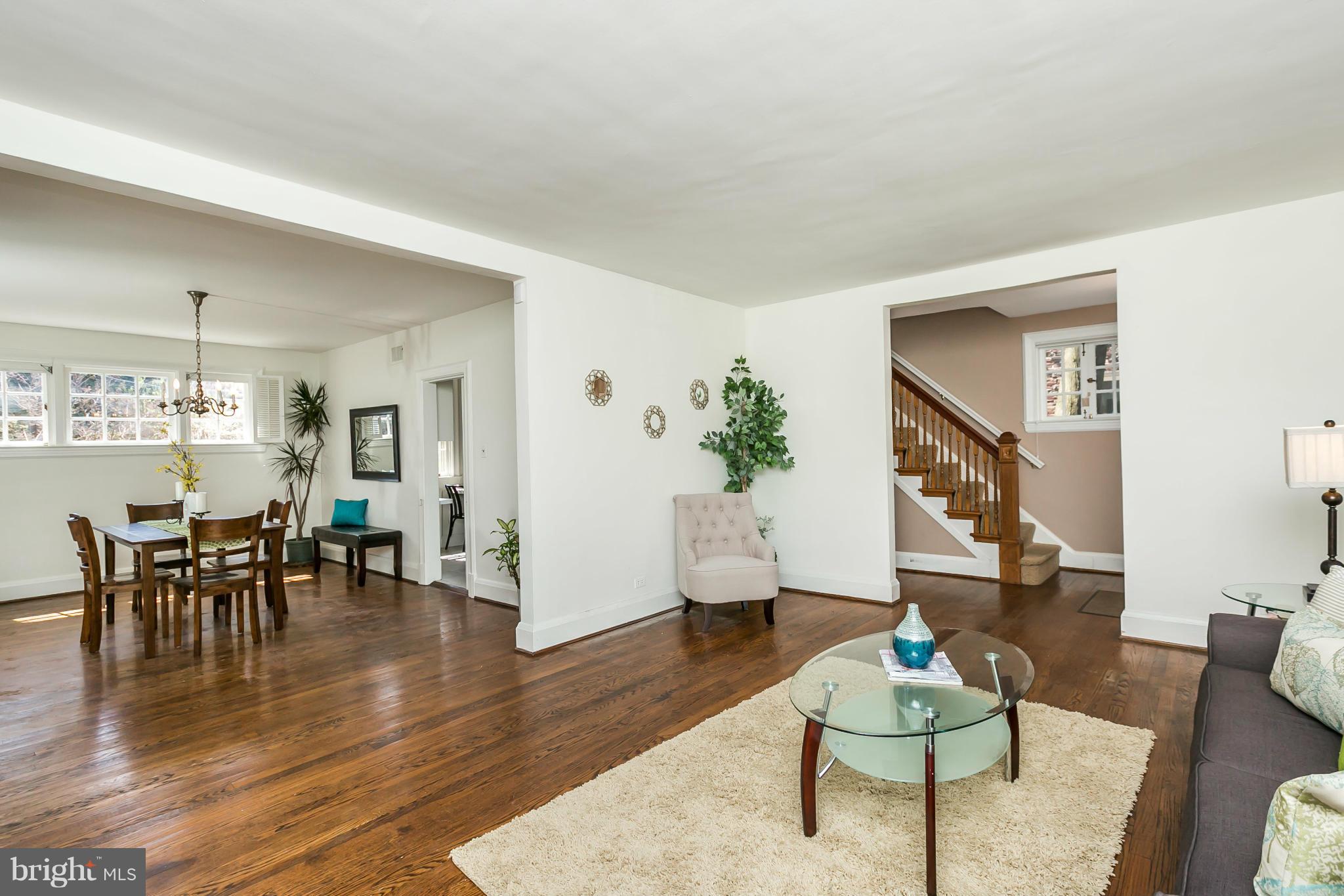 2417 Briarwood Road Baltimore, MD 21209 - Photo 4 of 30 Living Room