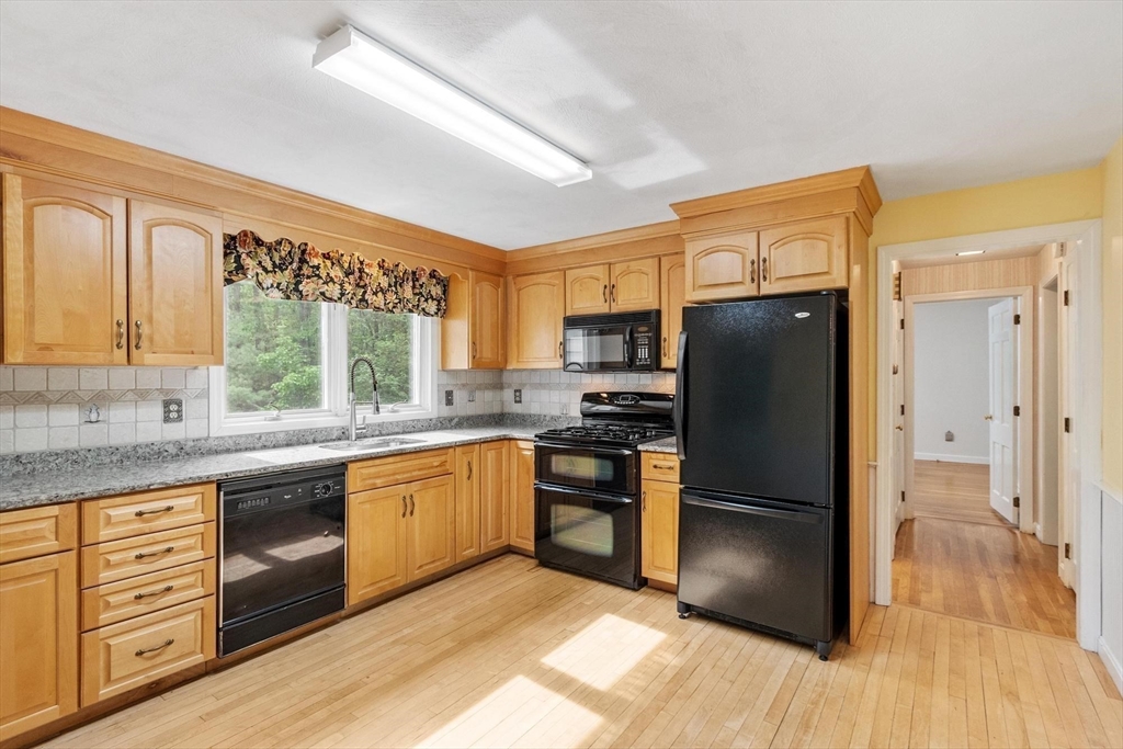 83 Providence Road Westford, MA 01886 - Photo 8 of 41