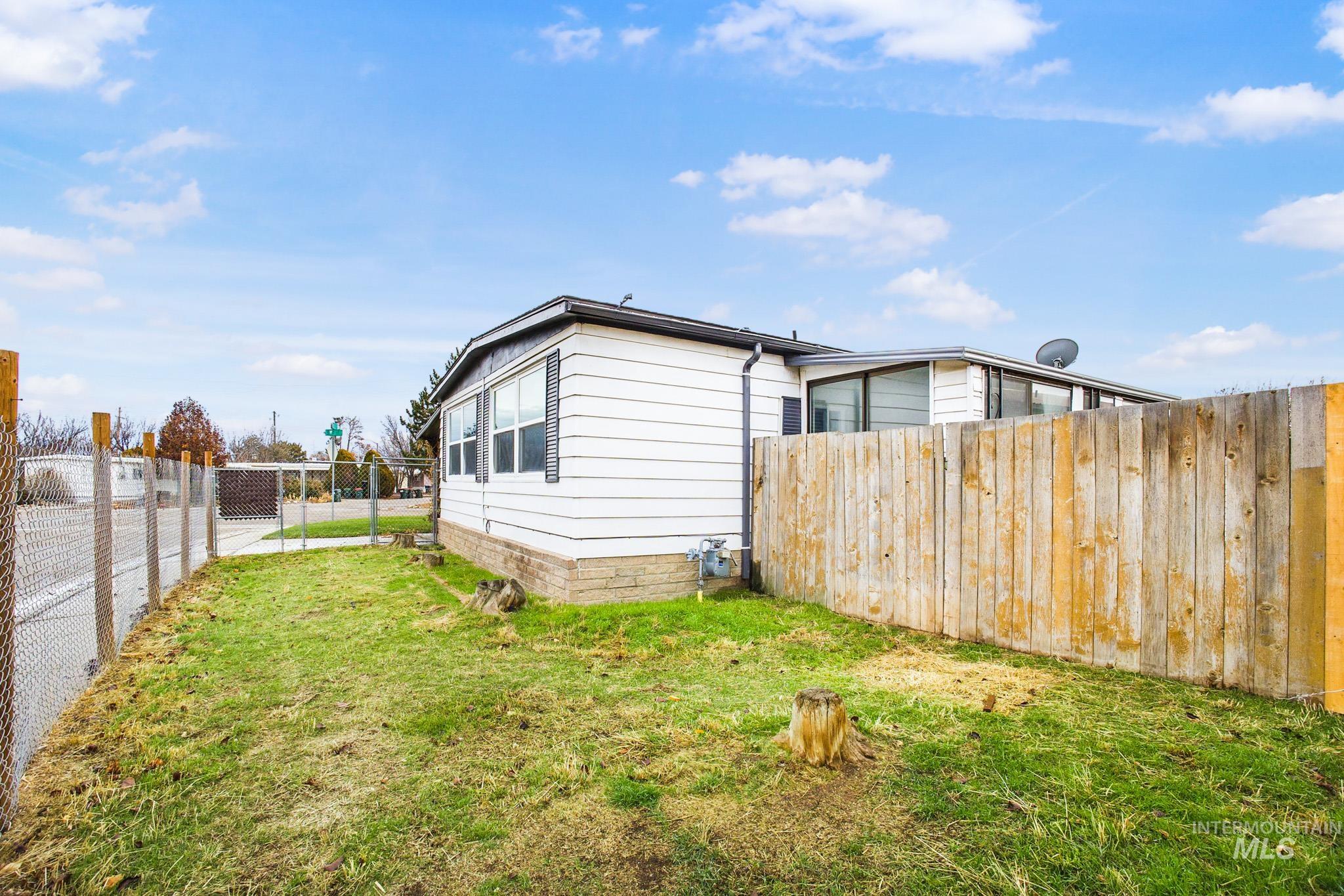 69 Rose Circle Meridian, ID 83642 - Photo 28 of 33