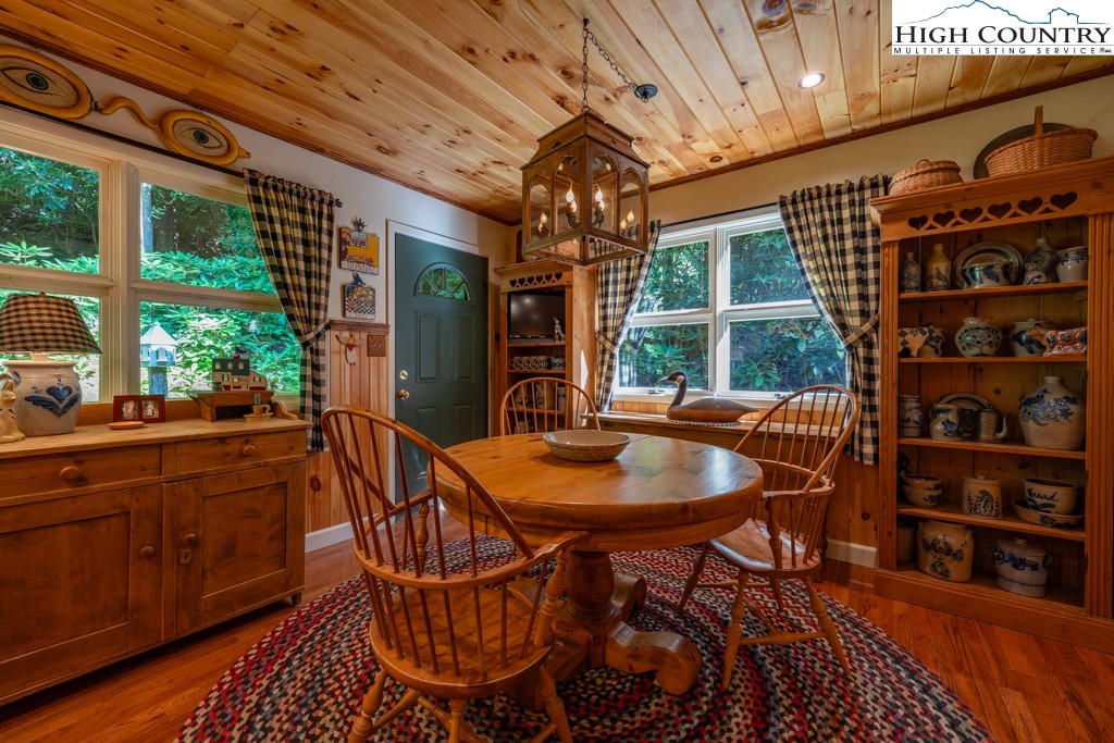 307 Lakeview Road Newland, NC 28657 - Photo 21 of 49 a dining room with furniture a rug and a large window