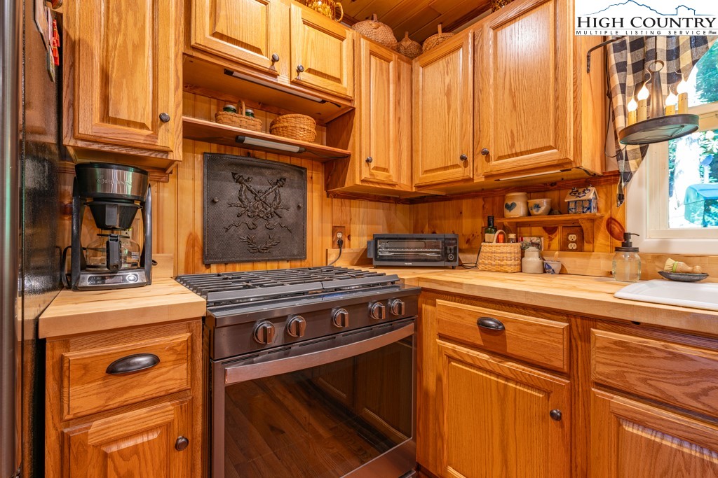 307 Lakeview Road Newland, NC 28657 - Photo 23 of 49