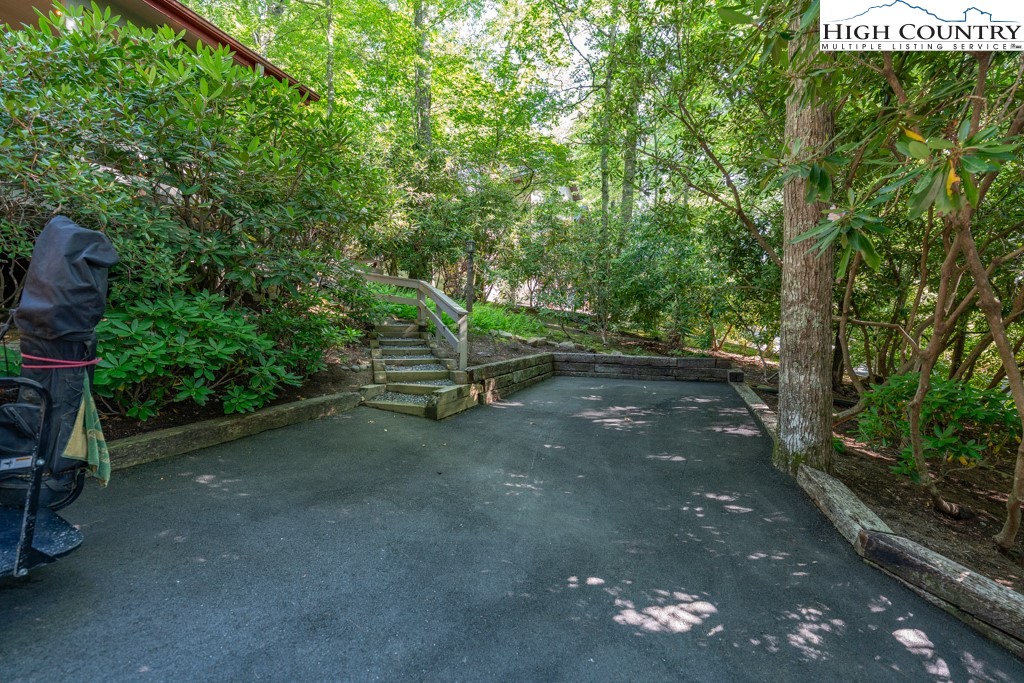 307 Lakeview Road Newland, NC 28657 - Photo 36 of 49 a view of outdoor space and yard