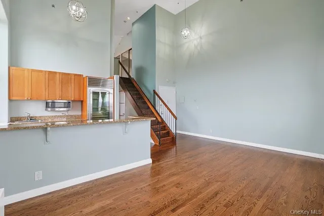 a view of entryway and kitchen