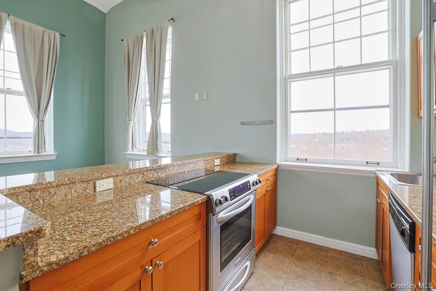 1701 Crompond Road, Unit 6304 Peekskill, NY 10566 - Photo 21 of 23 a kitchen that has a sink and a stove