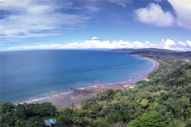 a view of entryway front of house