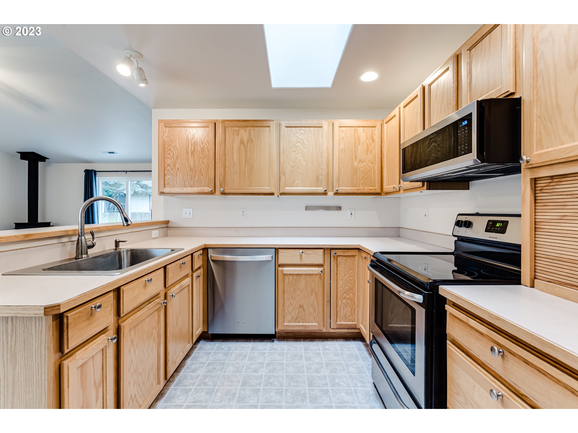 25128 Perkins Road Veneta, OR 97487 - Photo 4 of 28 Gallery Image 4