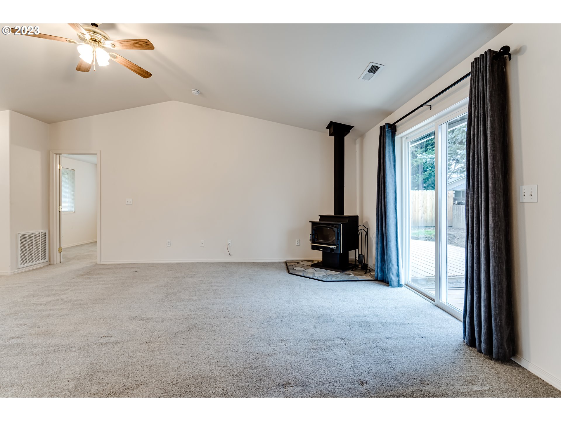 25128 Perkins Road Veneta, OR 97487 - Photo 7 of 28 Gallery Image 7