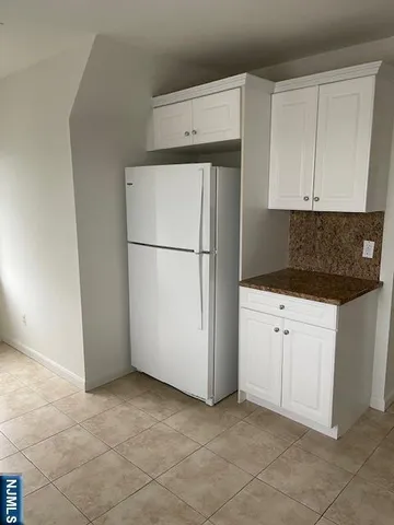 $3,950 | 2174 Edwin Avenue, Fort Lee, NJ 07024