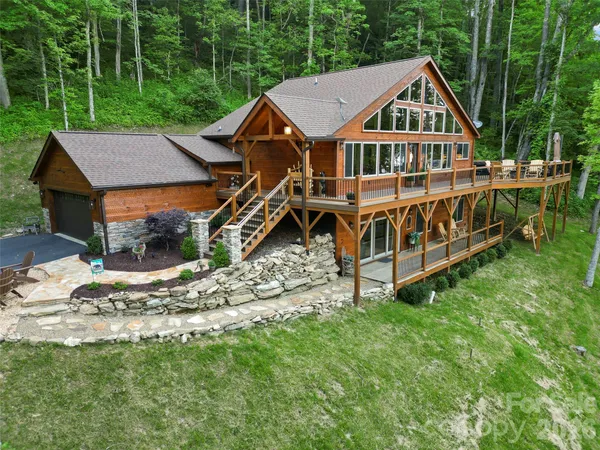 $1,395,000 | 85 The Trail, Maggie Valley, NC 28751