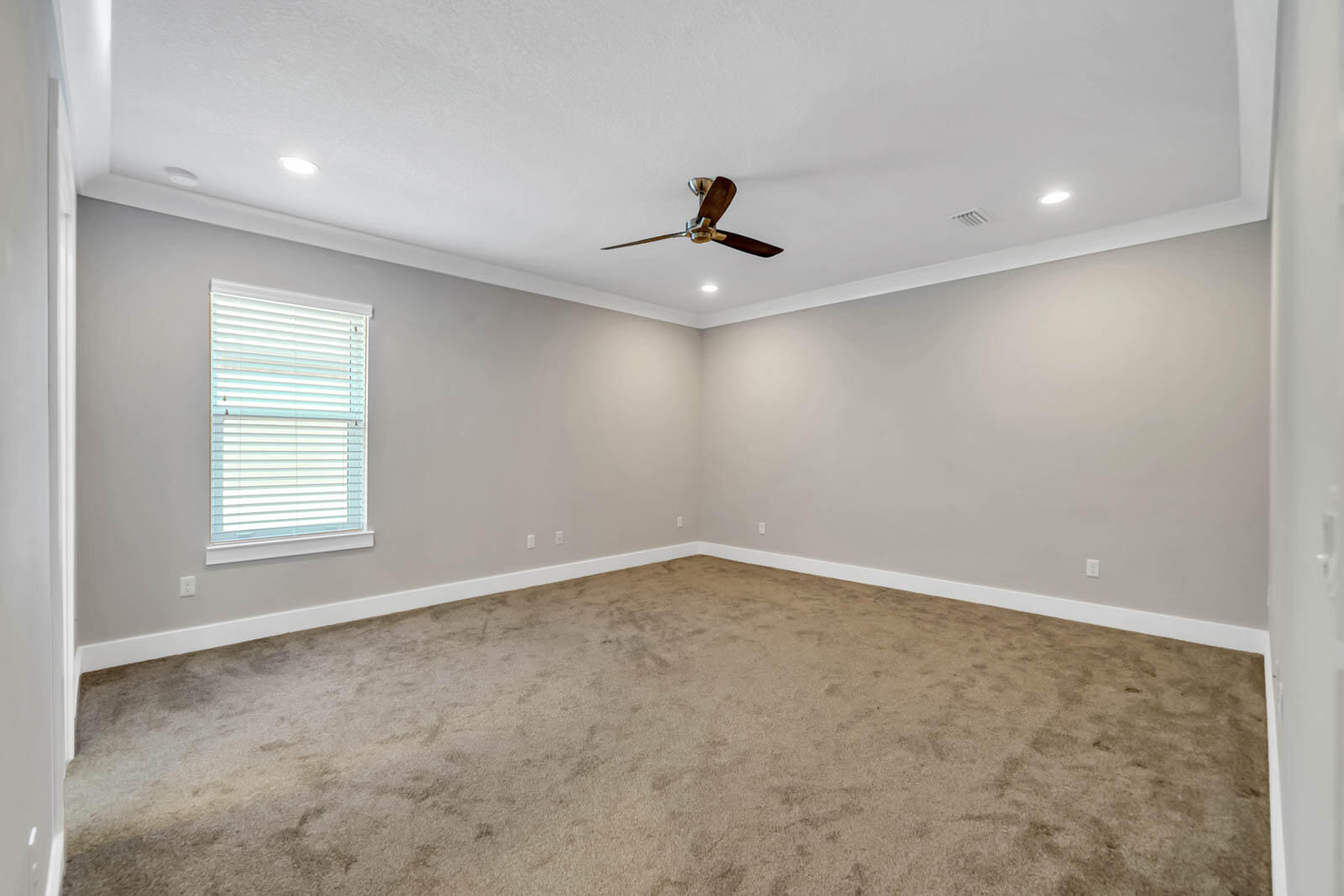 995 Airport Road, Unit 39 Destin, FL 32541 - Photo 15 of 37 an empty room with a ceiling fan and window