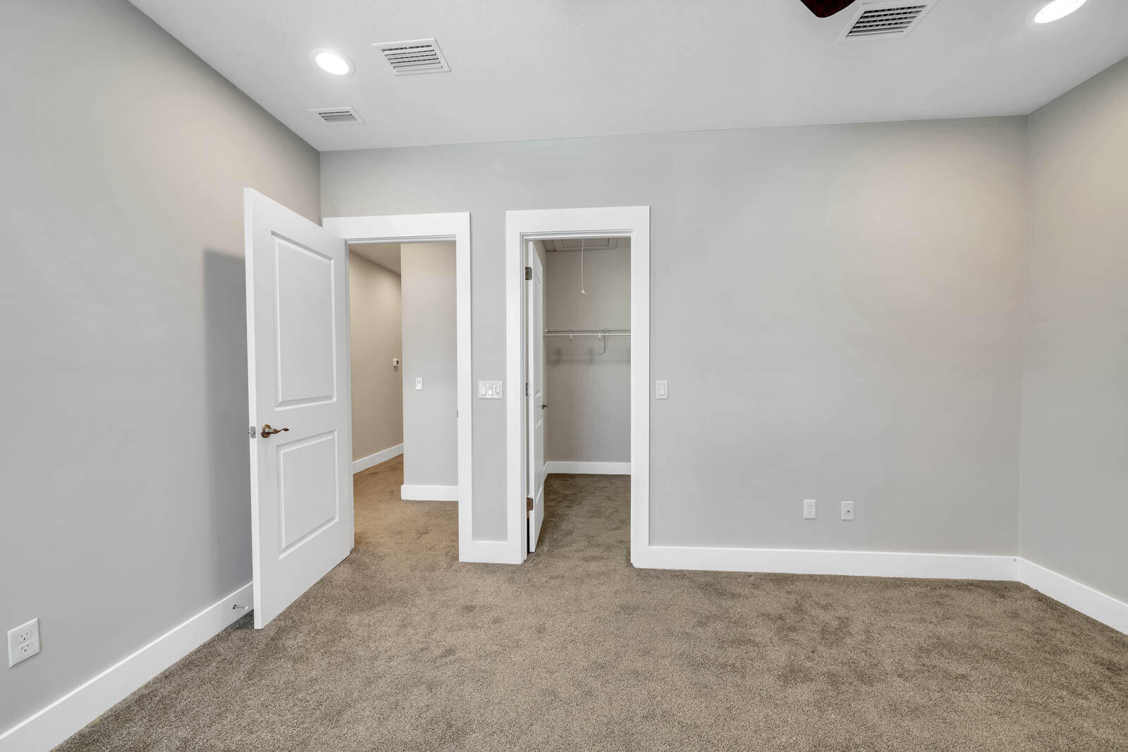 995 Airport Road, Unit 39 Destin, FL 32541 - Photo 23 of 37 an empty room with closet