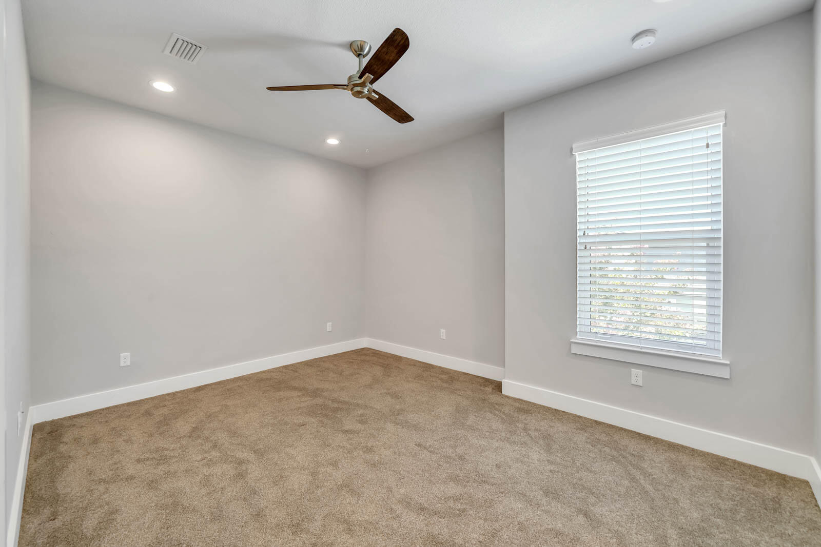 995 Airport Road, Unit 39 Destin, FL 32541 - Photo 27 of 37 an empty room with a window and a ceiling fan