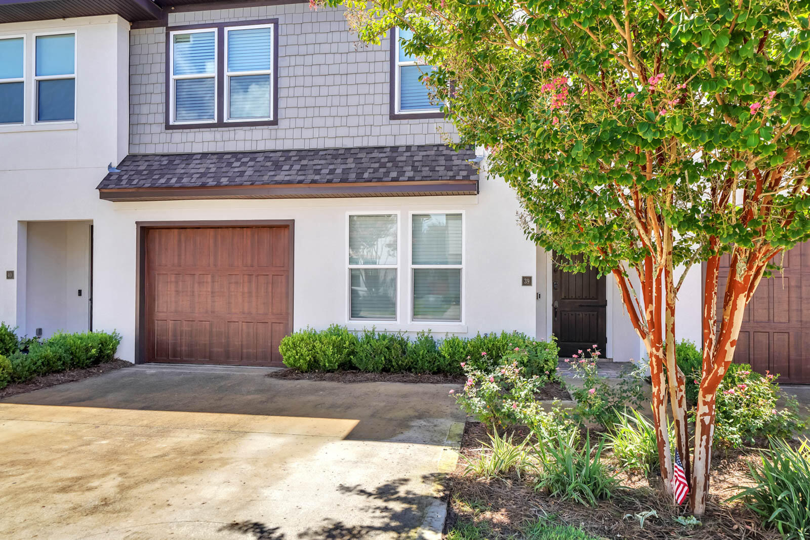 995 Airport Road, Unit 39 Destin, FL 32541 - Photo 37 of 37 a front view of a house with garden
