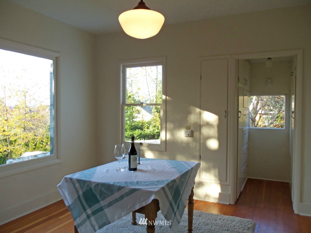 1306 Southwest Myrtle Street Seattle, WA 98106 - Photo 5 of 12 Gallery Image 5