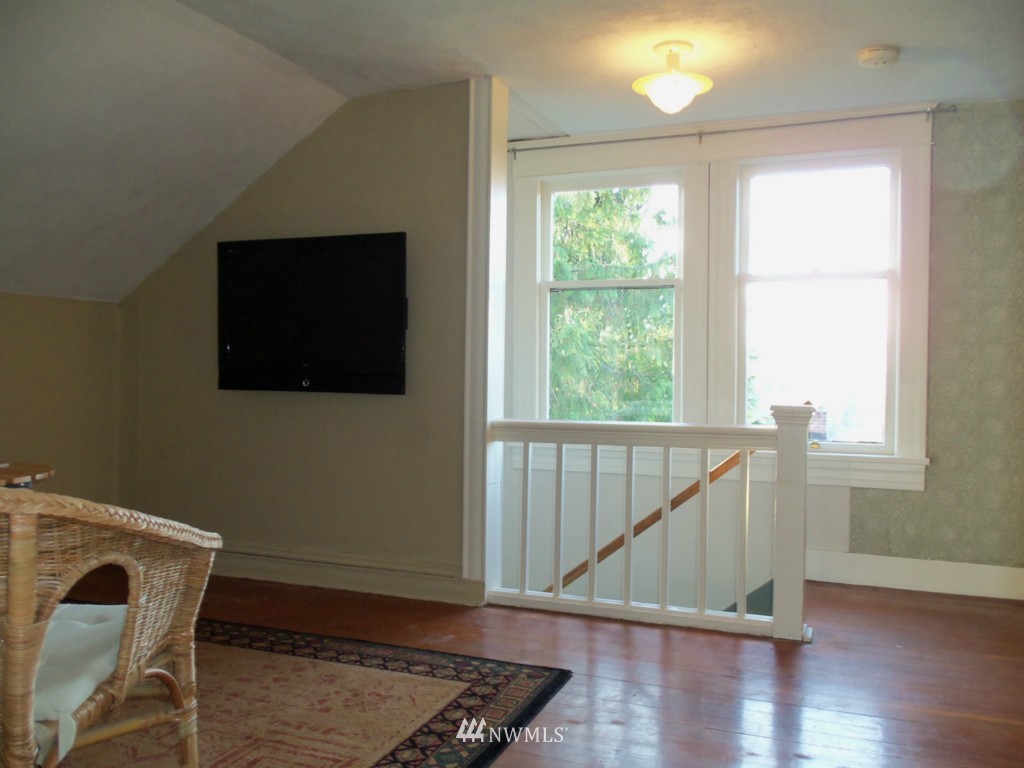 1306 Southwest Myrtle Street Seattle, WA 98106 - Photo 8 of 12 Gallery Image 8