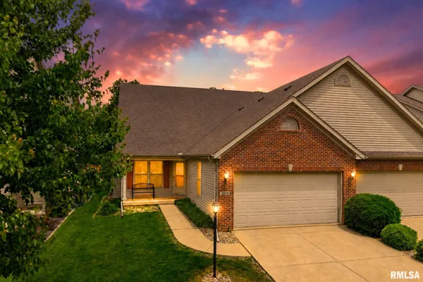 $294,000 | 2303 West Kenfield Court, Peoria, IL 61615