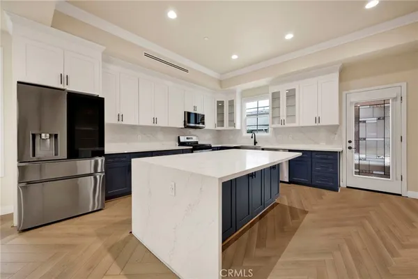 $8,000 | 74 South Oak Avenue, Pasadena, CA 91107