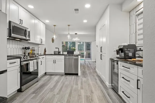 $3,000 | 1916 Shorewood Drive, Grapevine, TX 76051