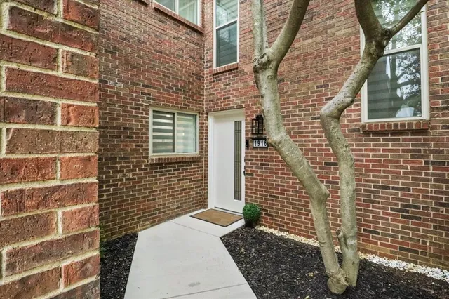 $3,000 | 1916 Shorewood Drive, Grapevine, TX 76051