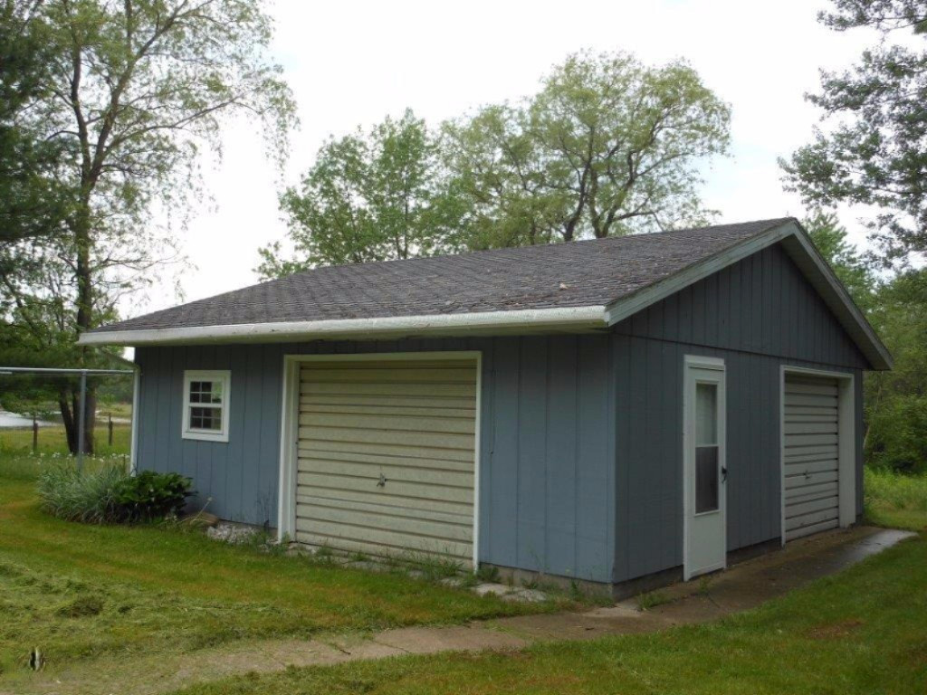 3951 Pillon Road Muskegon, MI 49445 - Photo 3 of 29 3951 Pillon Rd