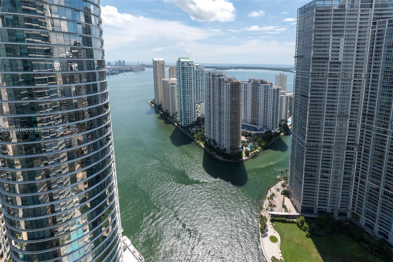 200 Biscayne Blvd Way, Unit 4603 Miami, FL 33131 - Photo 28 of 33