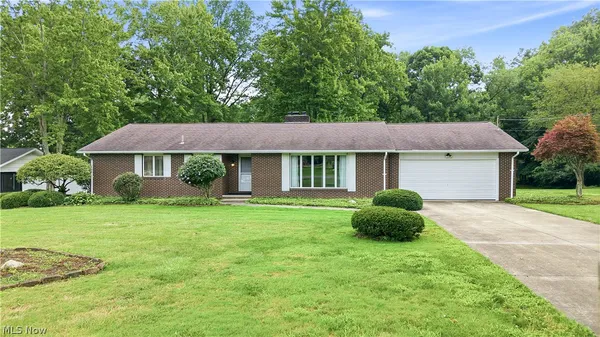 $280,000 | 7166 Wildwood Drive, Brookfield, OH 44403