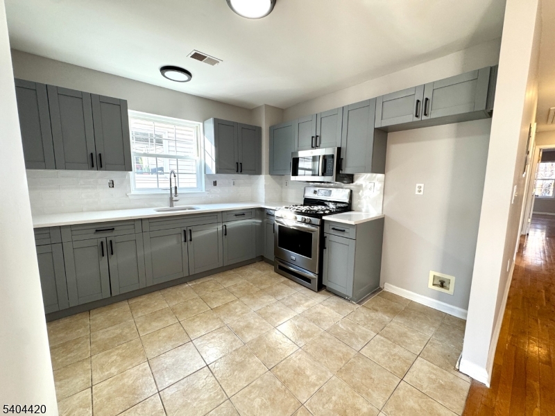 307 Smith Street, Unit 2 Newark, NJ 07106 - Photo 5 of 17