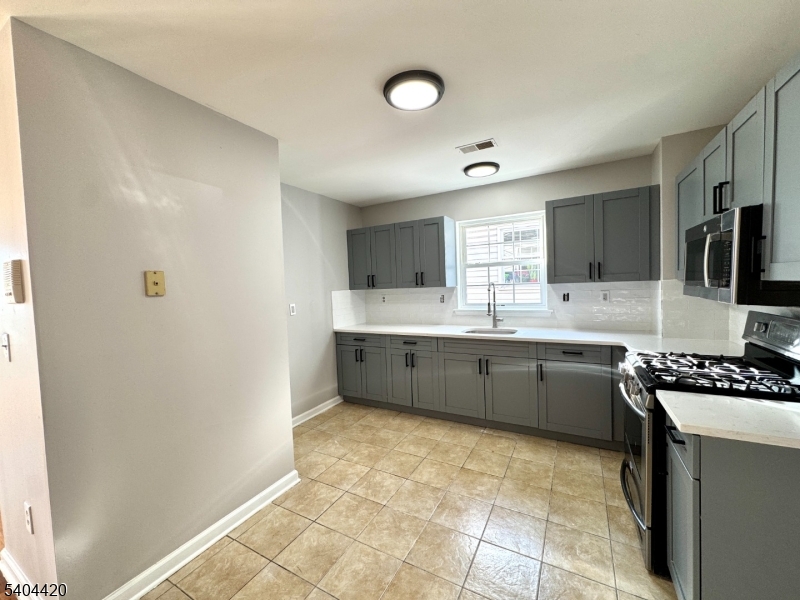 307 Smith Street, Unit 2 Newark, NJ 07106 - Photo 8 of 17