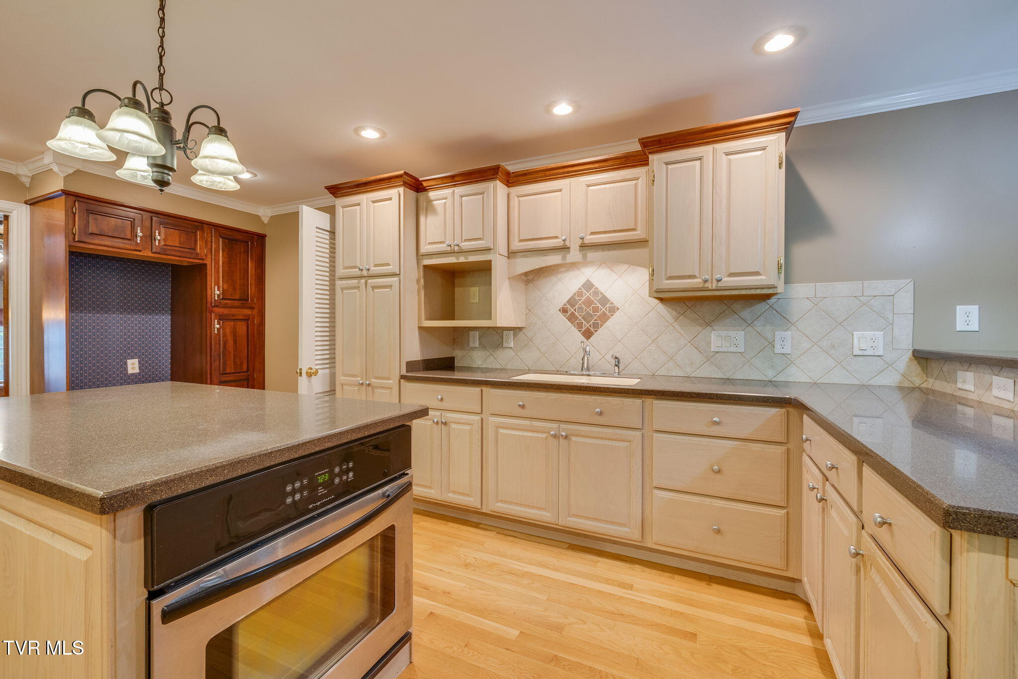 337 Hidden Valley Road Kingsport, TN 37663 - Photo 8 of 62 014