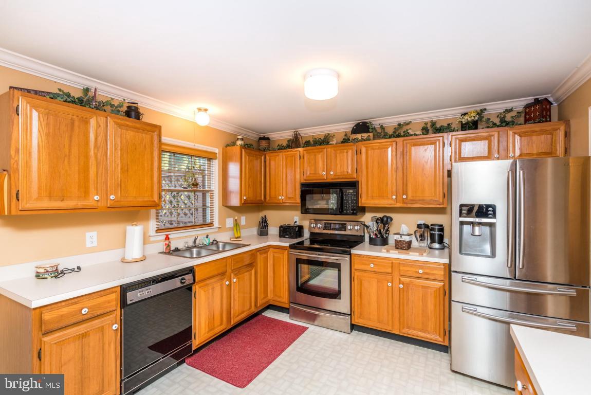 70 Robinhill Drive Lititz, PA 17543 - Photo 8 of 27