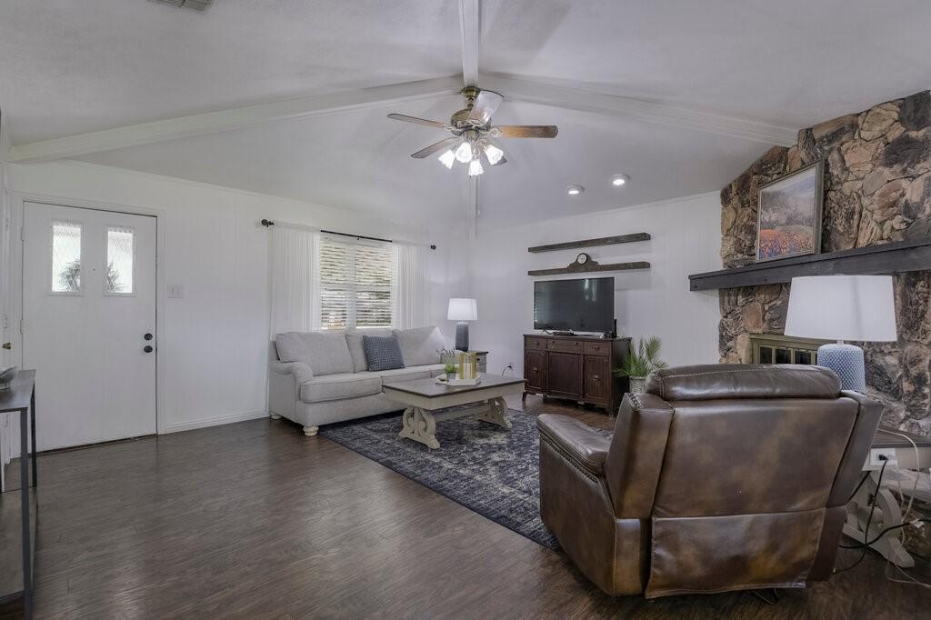 109 Spring Hill Road Red Oak, TX 75154 - Photo 2 of 12 Living Rm 1