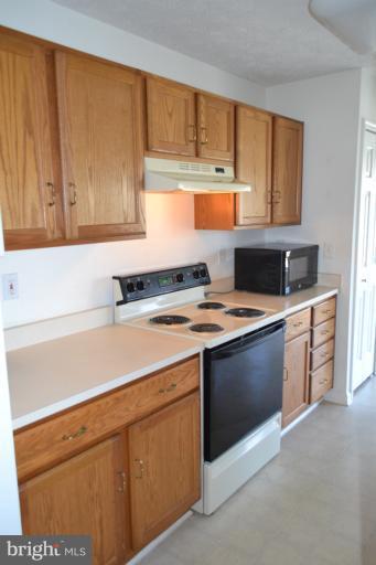 4922 Riders Court, Unit 4922 Owings Mills, MD 21117 - Photo 6 of 11 Kitchen