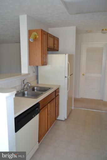 4922 Riders Court, Unit 4922 Owings Mills, MD 21117 - Photo 10 of 11 Kitchen