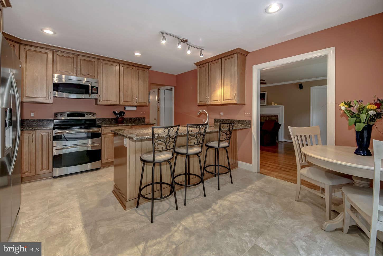6414 Chapel View Road Fairfax Station, VA 22039 - Photo 15 of 26 Kitchen