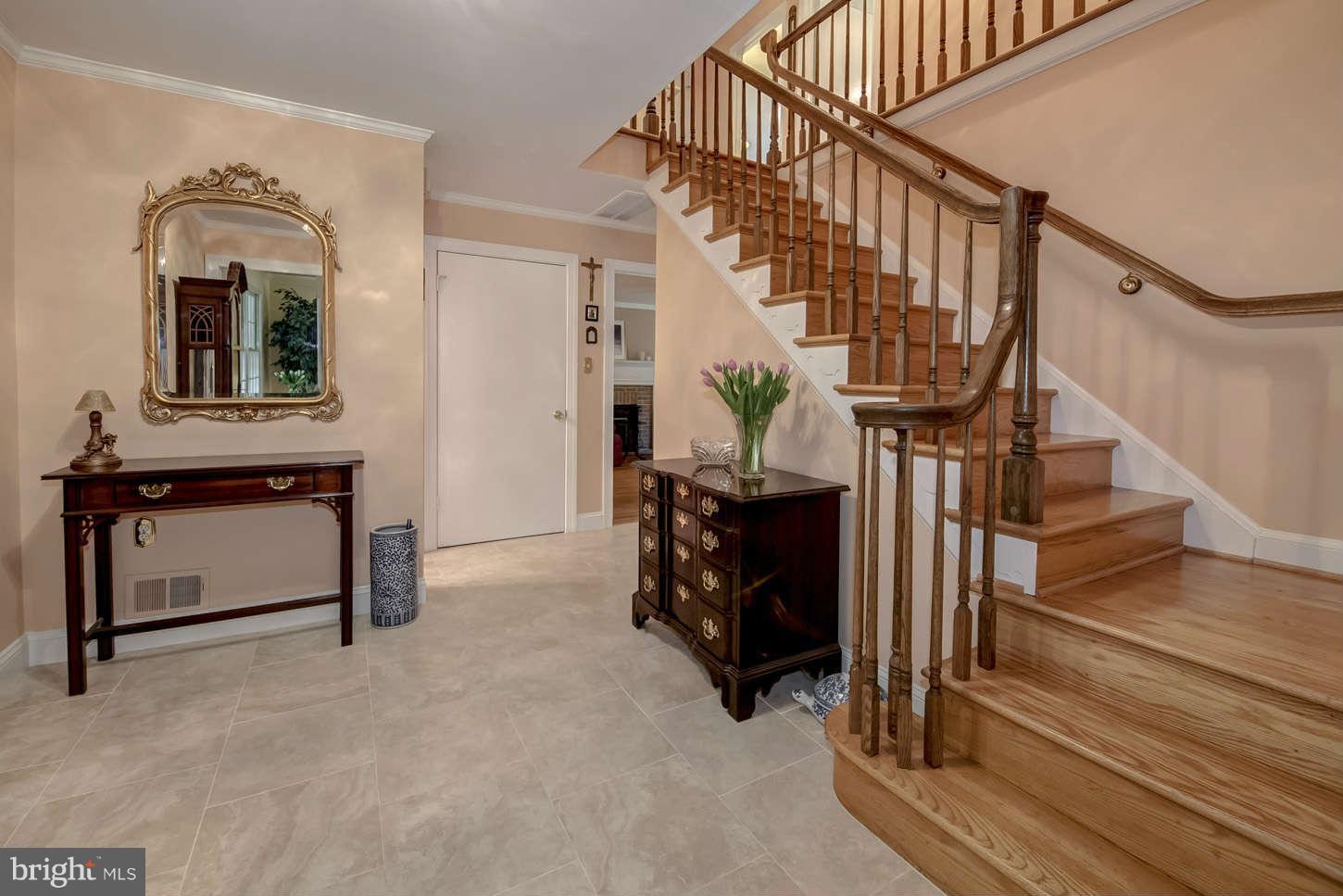 6414 Chapel View Road Fairfax Station, VA 22039 - Photo 9 of 26 Foyer