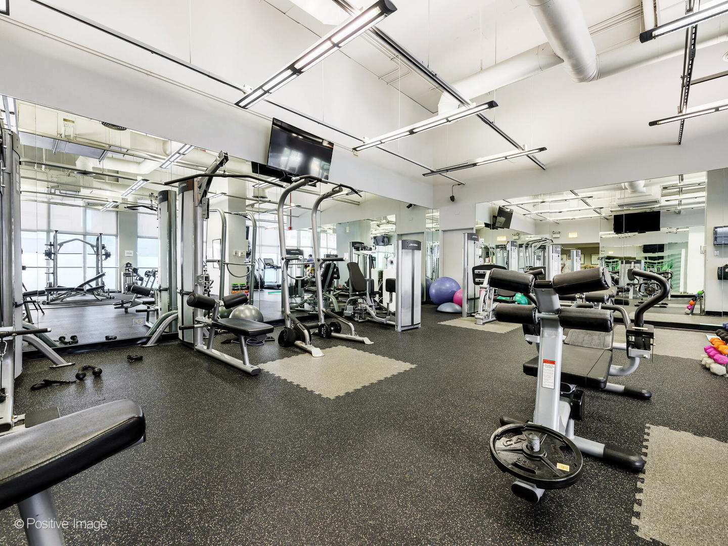 655 West Irving Park Road, Unit 3315 Chicago, IL 60613 - Photo 16 of 22