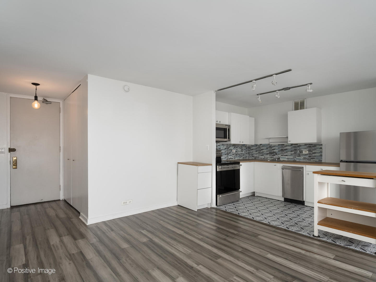 655 West Irving Park Road, Unit 3315 Chicago, IL 60613 - Photo 5 of 22