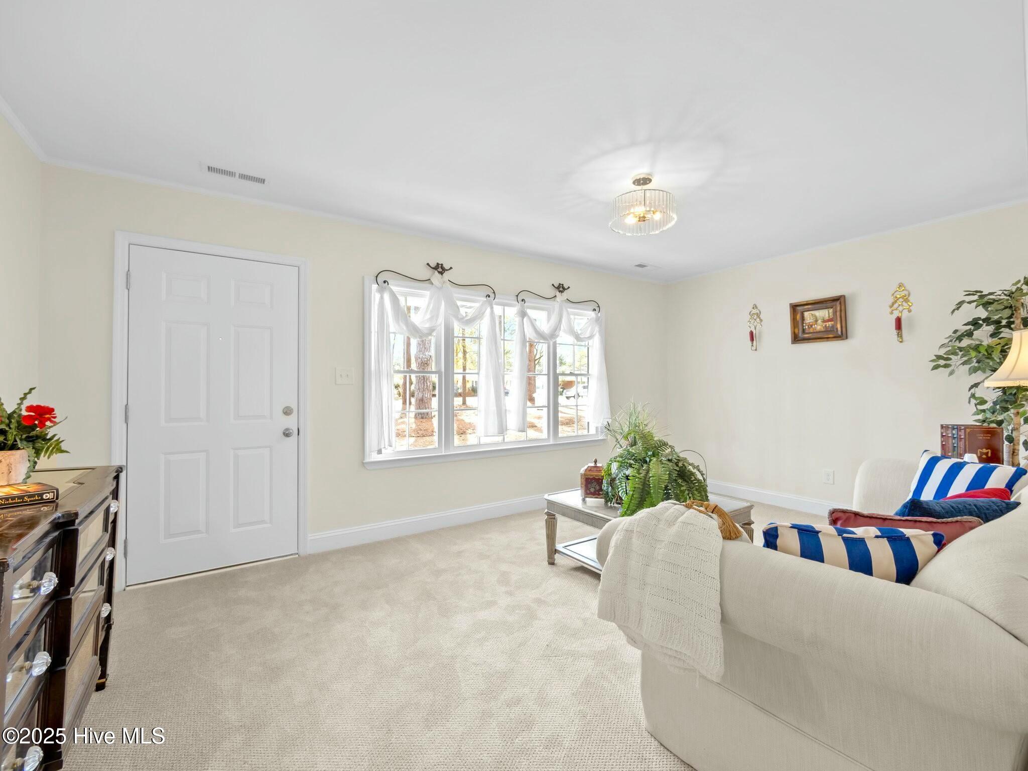 4112 Country Club Road Morehead City, NC 28557 - Photo 21 of 53 Living Room