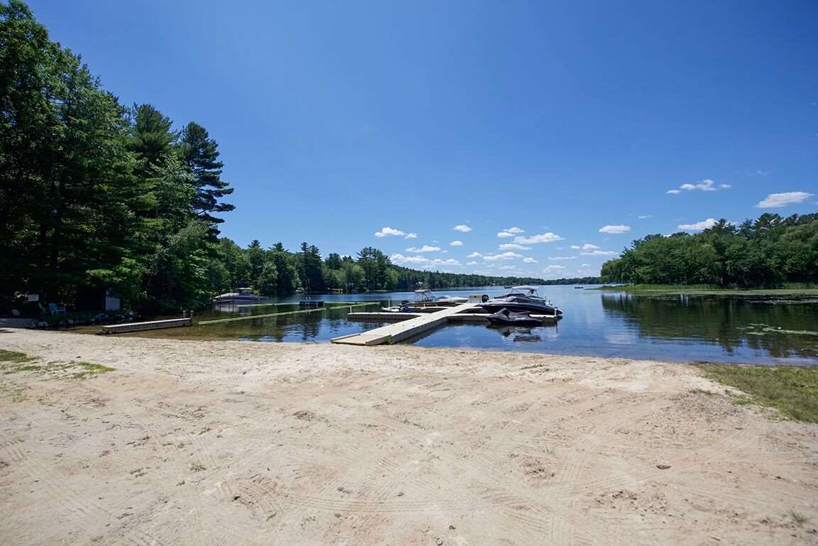 215 Wash Pond Road Hampstead, NH 03841 - Photo 4 of 34