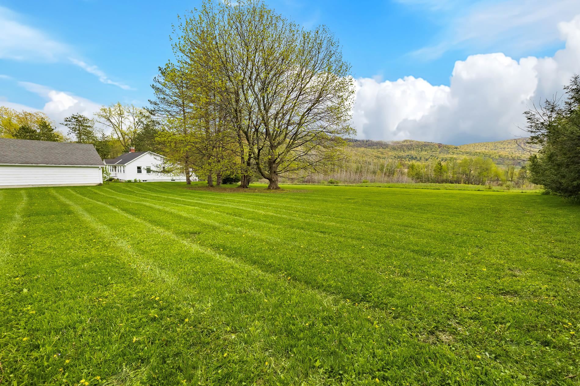 2320 West Road Bennington, VT 05201 - Photo 4 of 39