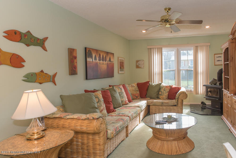 189 Brandon Road Manchester Township, NJ 08759 - Photo 11 of 41 Family room