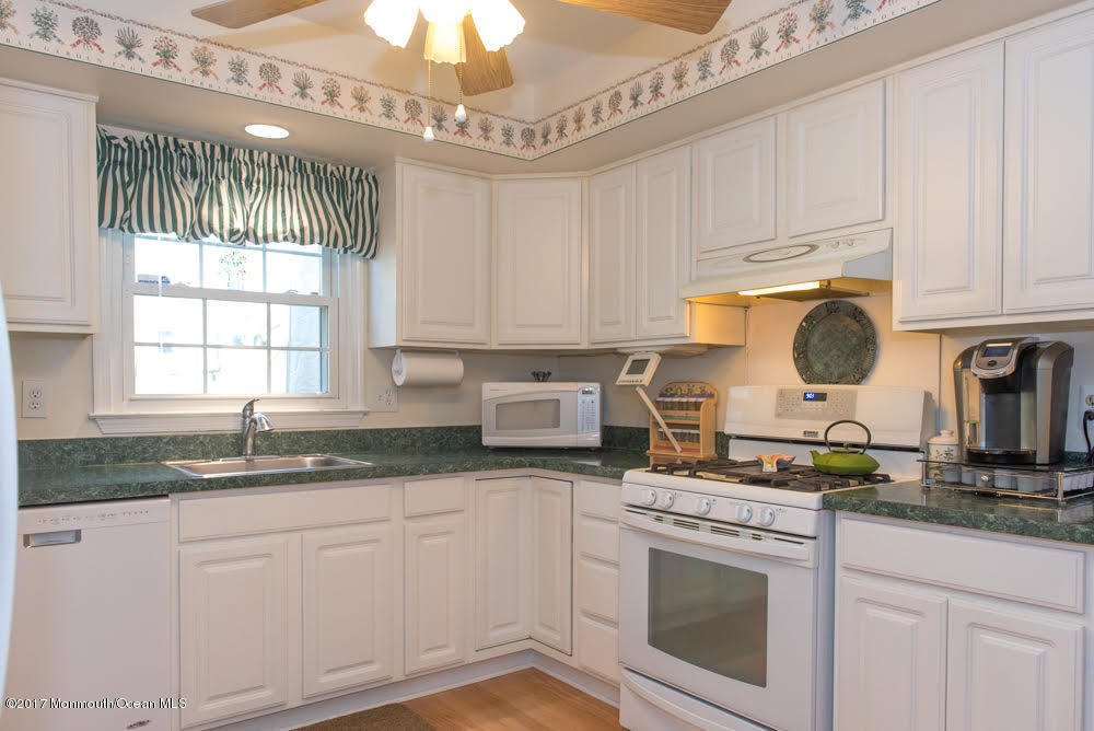 Eat in Kitchen