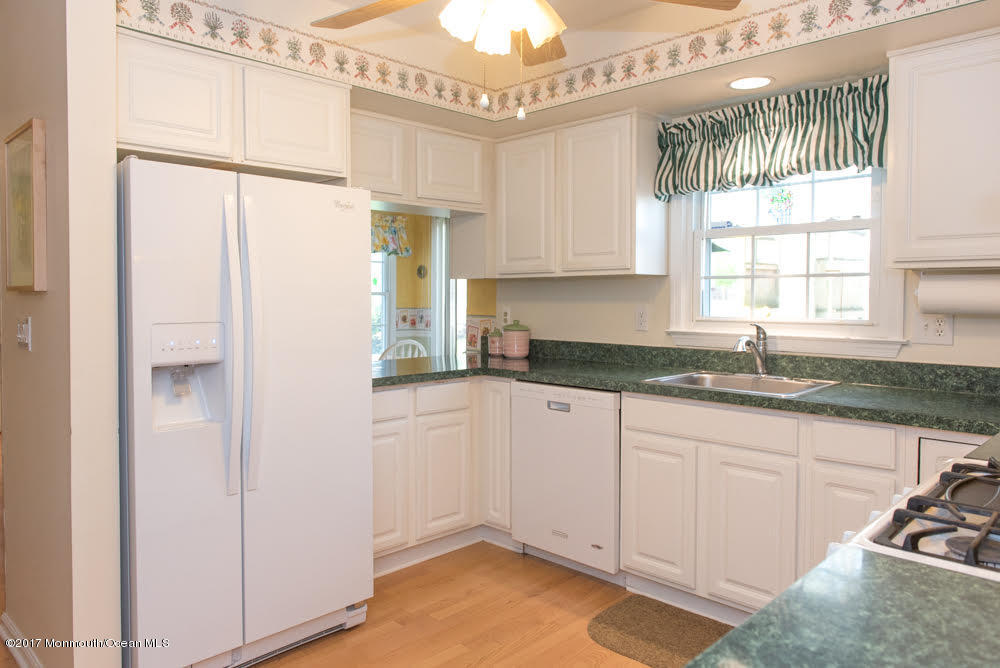 189 Brandon Road Manchester Township, NJ 08759 - Photo 8 of 41 Eat in Kitchen
