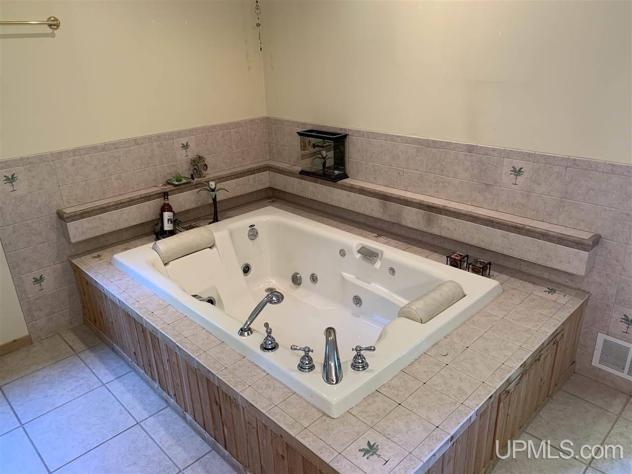 16421 Bayshore Road Lanse, MI 49946 - Photo 11 of 49 Gallery Image 11