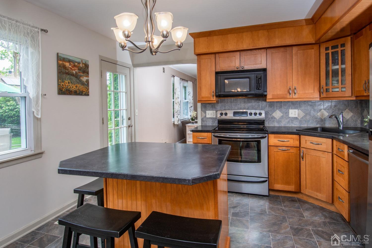 71 Spruce Street Edison, NJ 08837 - Photo 11 of 31 Gallery Image 11